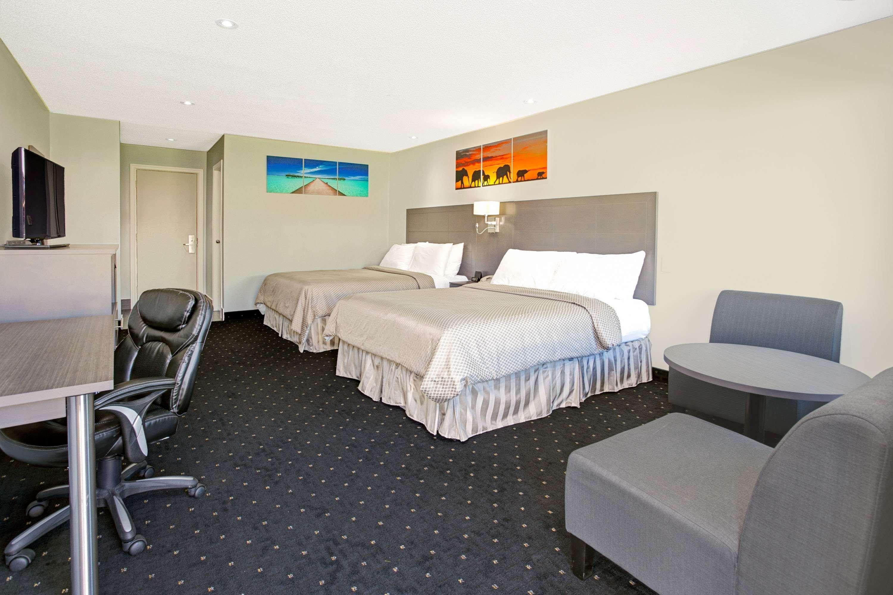 Howard Johnson By Wyndham Gananoque Exterior foto