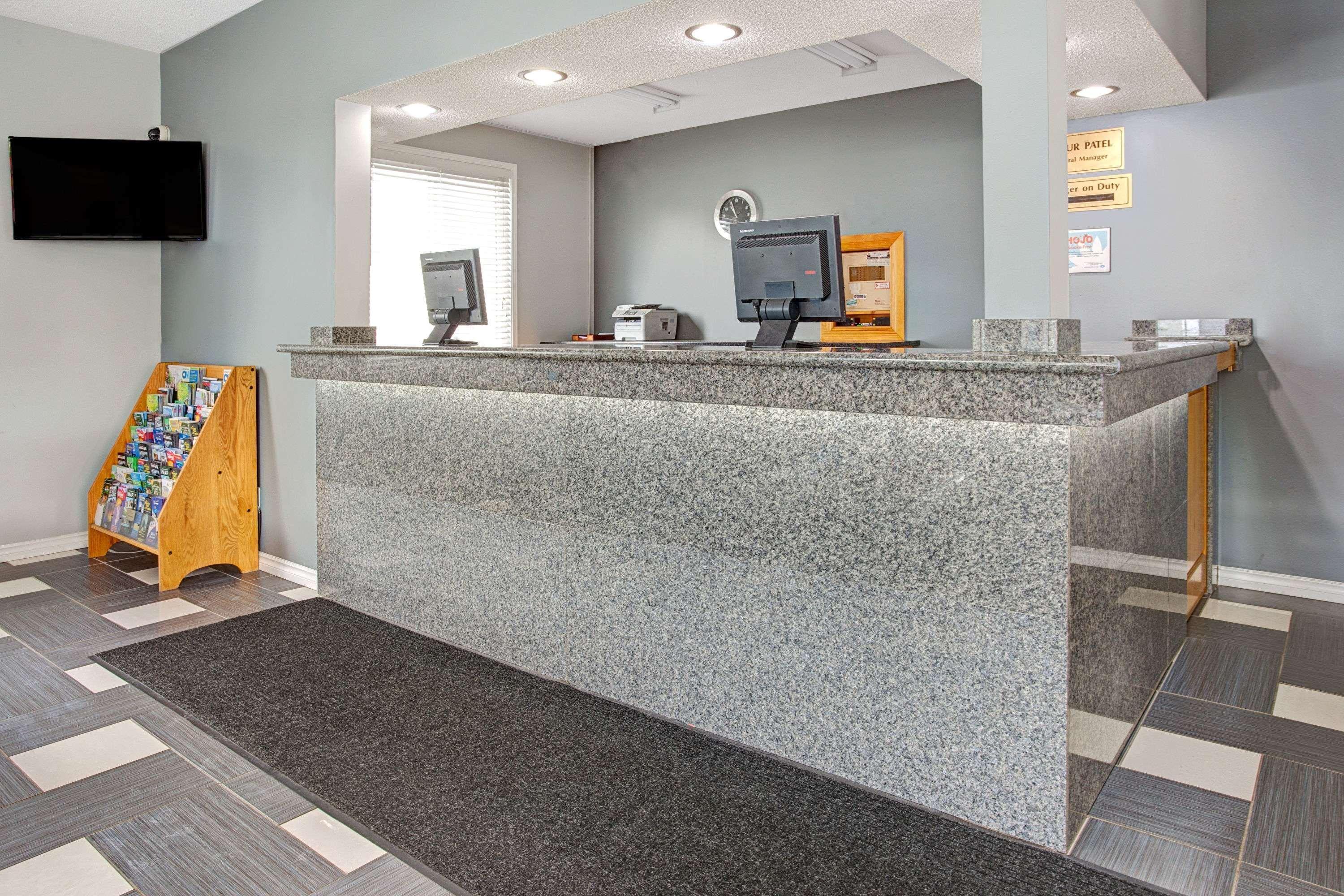 Howard Johnson By Wyndham Gananoque Exterior foto