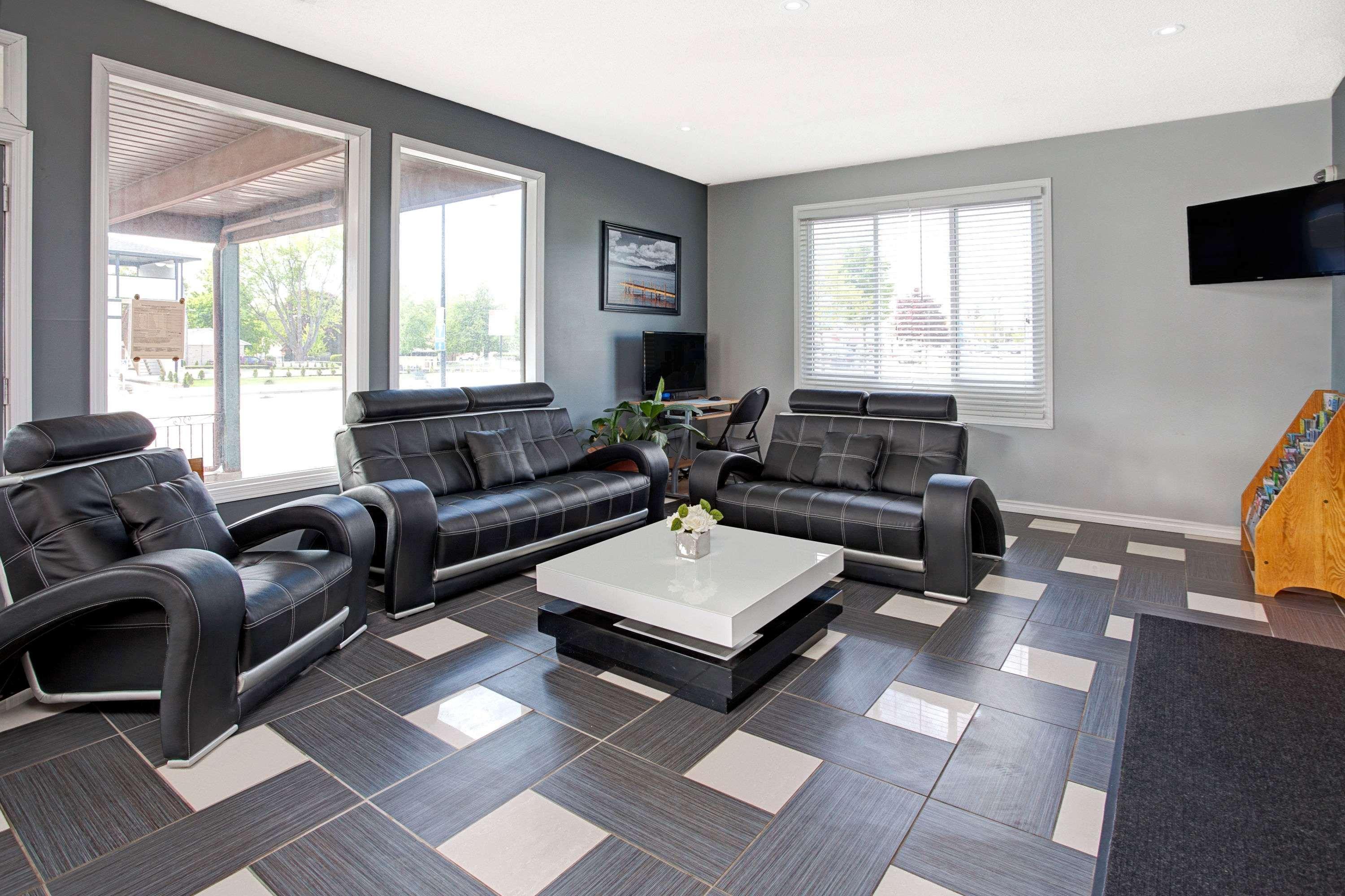 Howard Johnson By Wyndham Gananoque Exterior foto