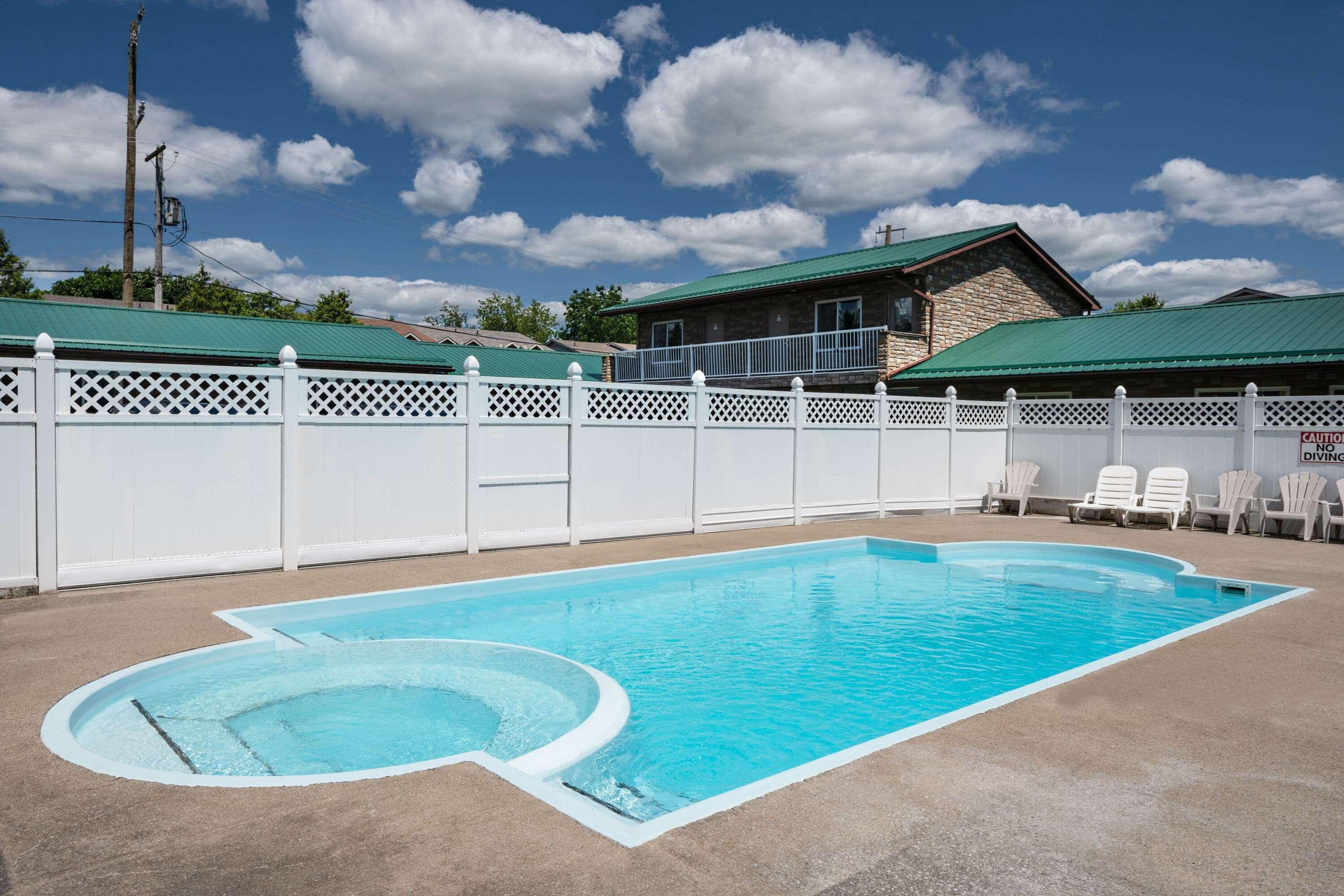 Howard Johnson By Wyndham Gananoque Exterior foto