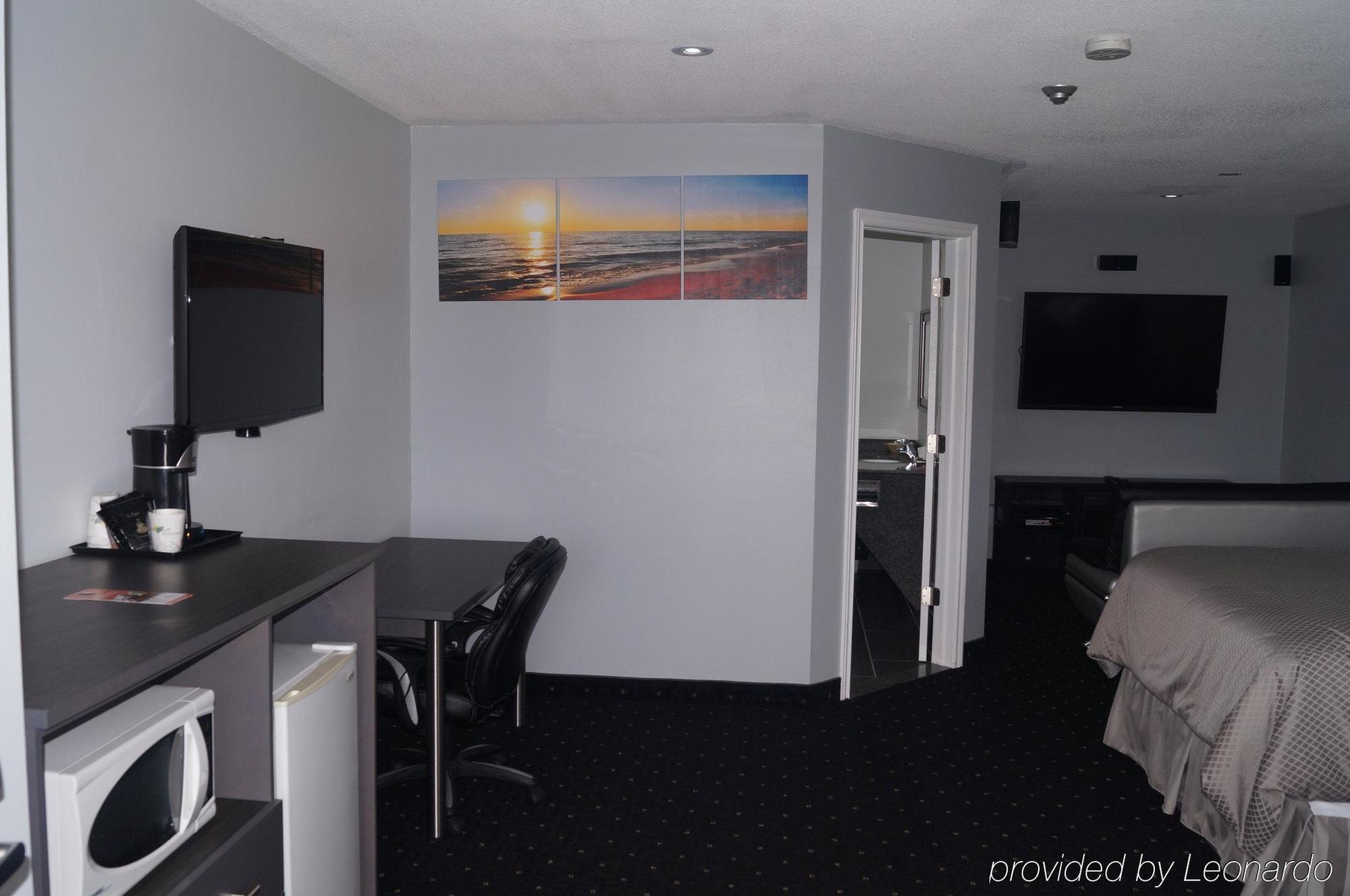 Howard Johnson By Wyndham Gananoque Exterior foto