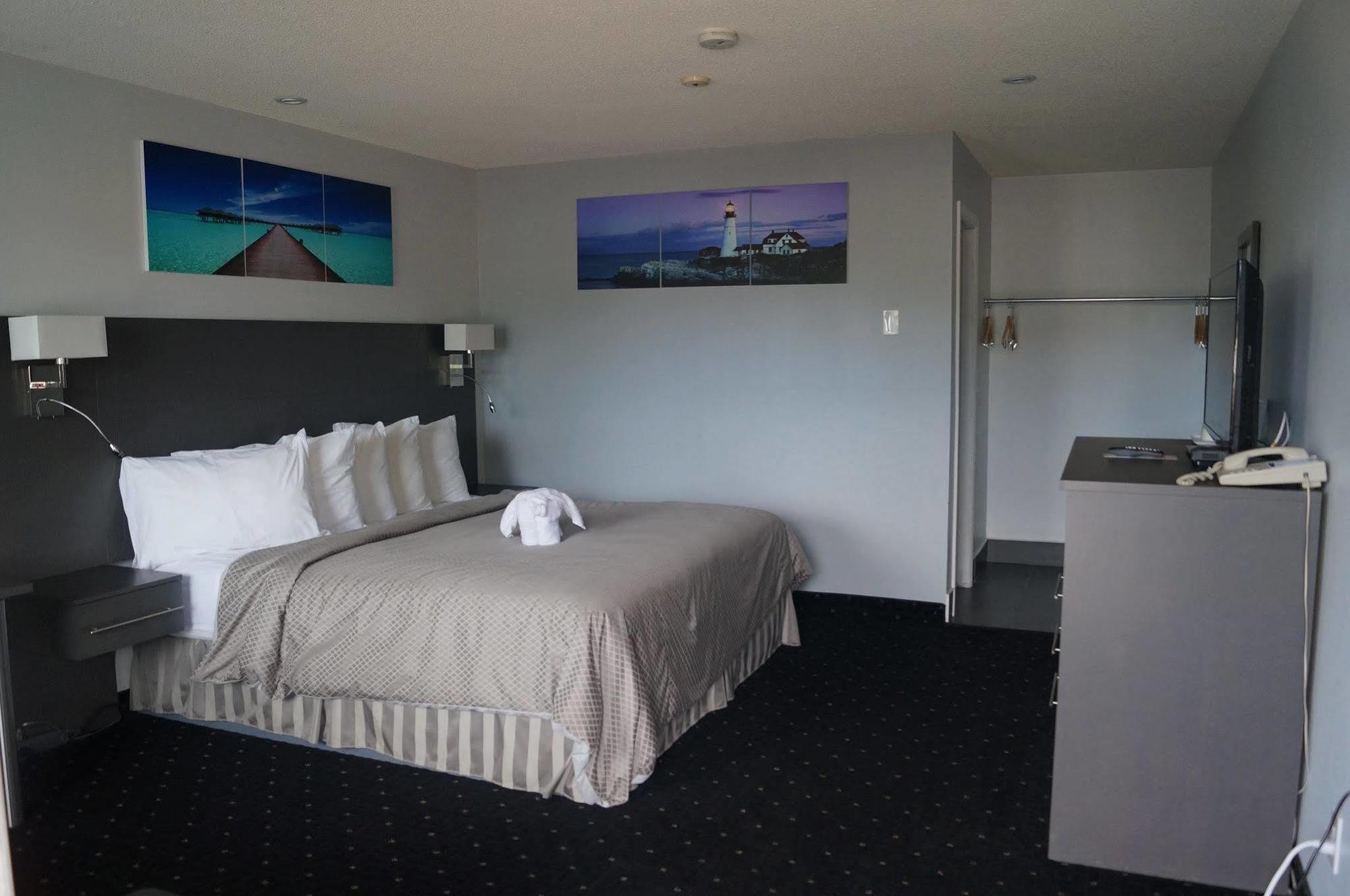 Howard Johnson By Wyndham Gananoque Exterior foto